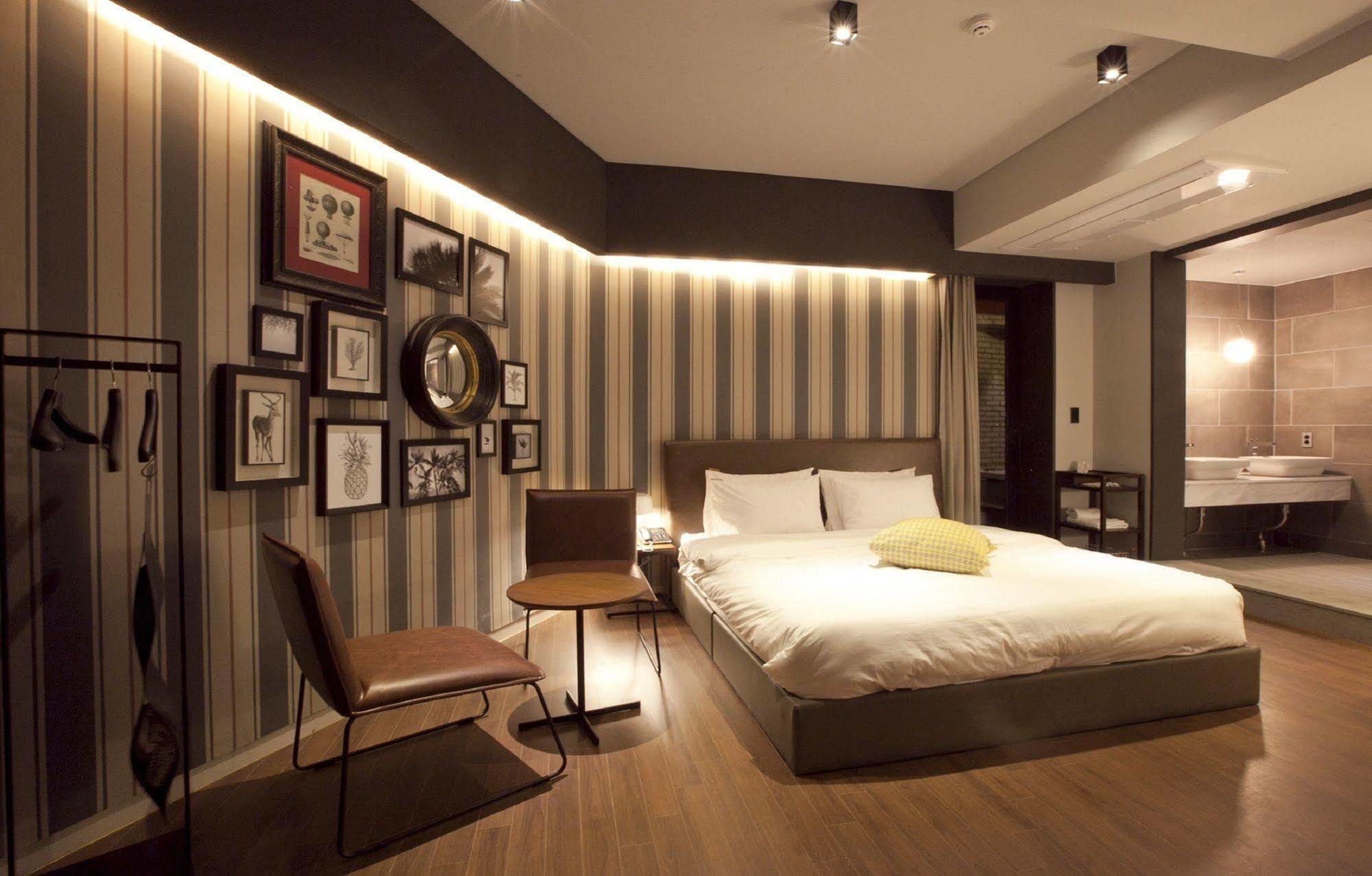 Seomyeon Hound Hotel 1St Street Busan Exterior photo